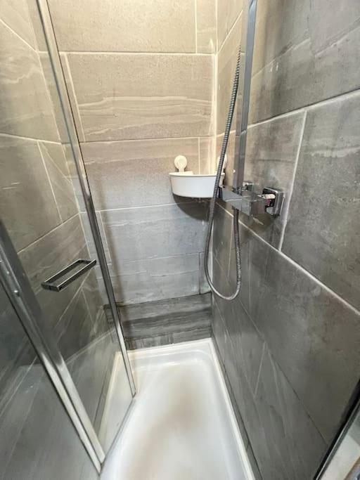 2 Bedroom Apartment Near Station Λονδίνο Εξωτερικό φωτογραφία