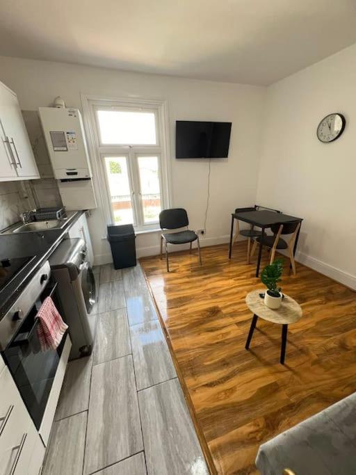 2 Bedroom Apartment Near Station Λονδίνο Εξωτερικό φωτογραφία