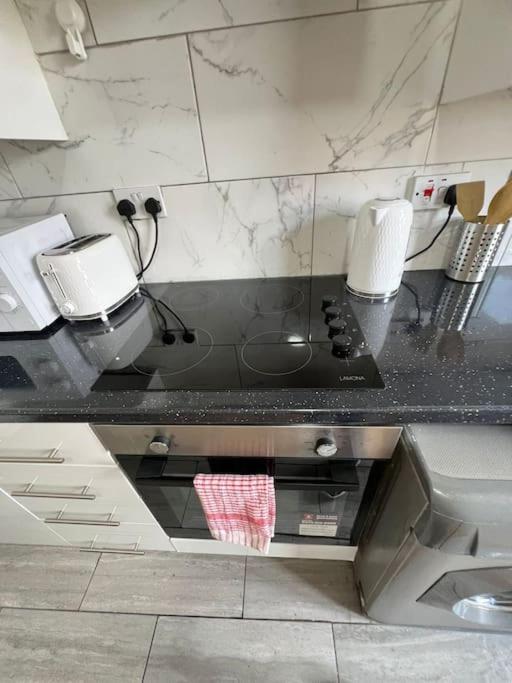 2 Bedroom Apartment Near Station Λονδίνο Εξωτερικό φωτογραφία
