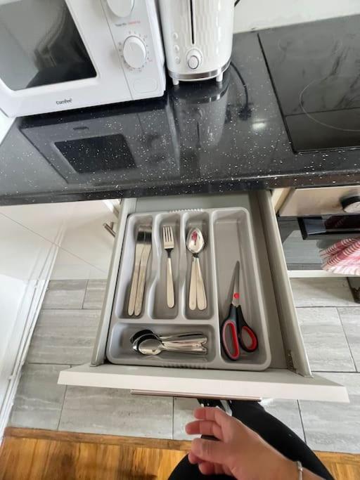 2 Bedroom Apartment Near Station Λονδίνο Εξωτερικό φωτογραφία