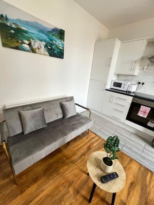 2 Bedroom Apartment Near Station Λονδίνο Εξωτερικό φωτογραφία